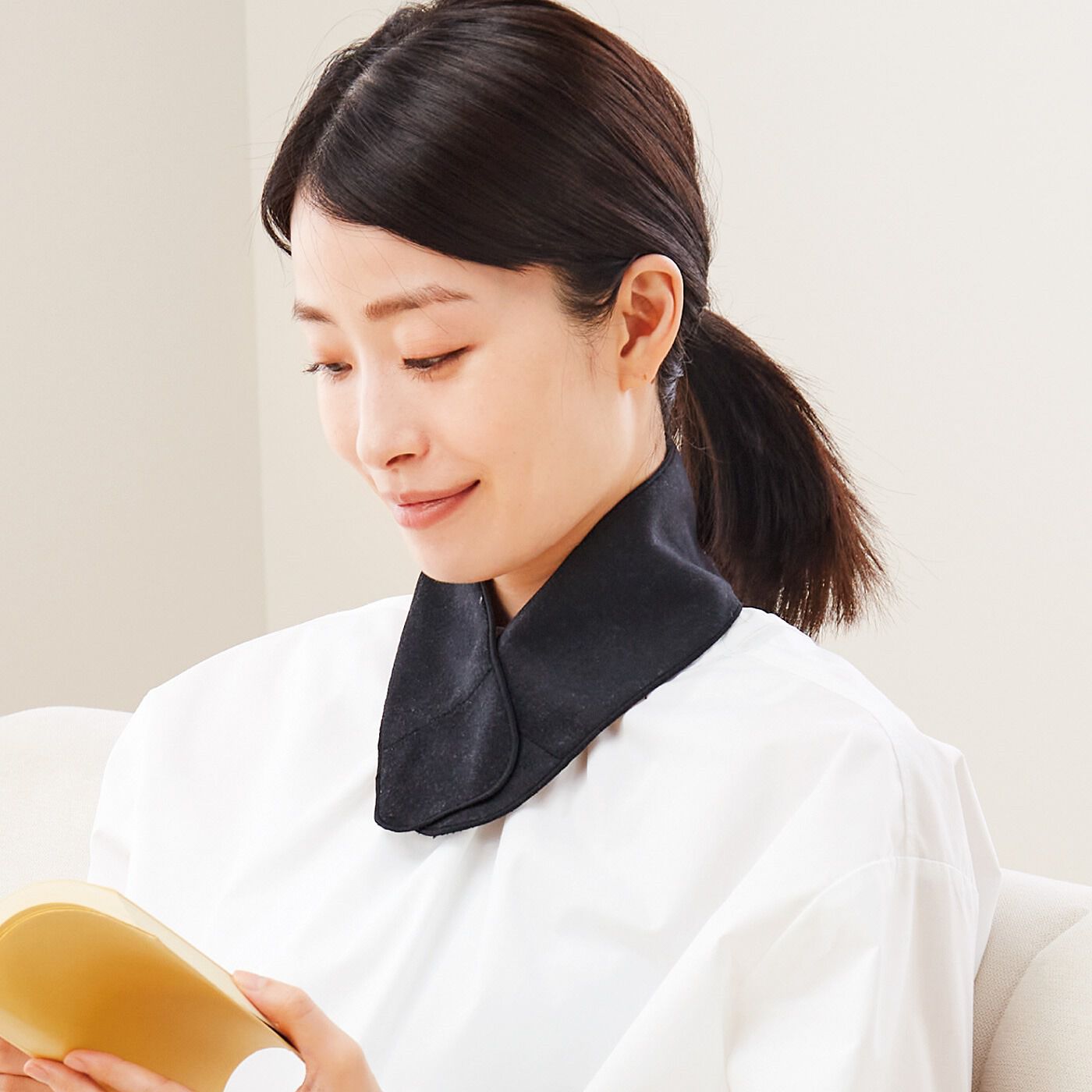 flufeel|首まわりの凝りを改善＆血行促進！　磁気の力ですっきり　シルク混サポーターこりとるん