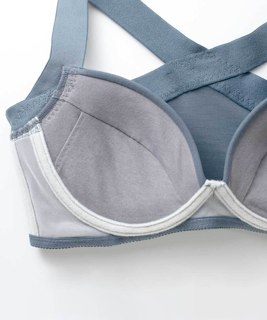 flufeel|肩甲骨をらくらく意識で背筋ピン！ ノンワイヤーヨガ気分ブラ〈ベーシックカラー〉の会|カップ裏は、やさしい肌ざわりの綿素材で快適。