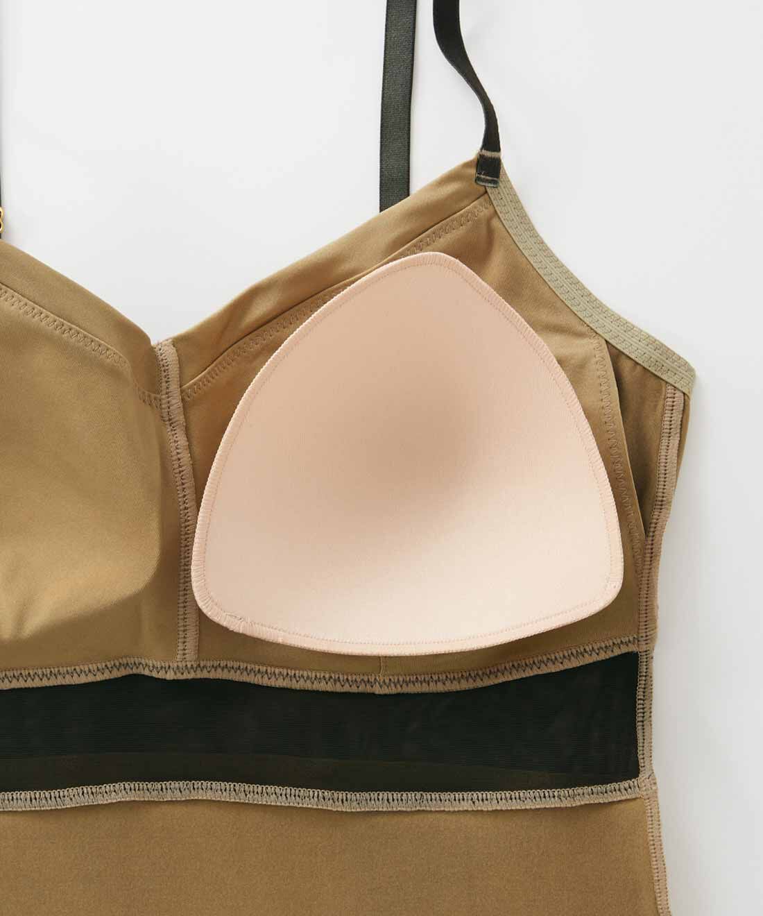 flufeel|バストアンダー軽やかフィット 小粋なバイカラーで華奢（きゃしゃ）見え印象 ハンサム顔のブラキャミソールの会|盛らずにヘルシーなバストを演出するカップを使用。