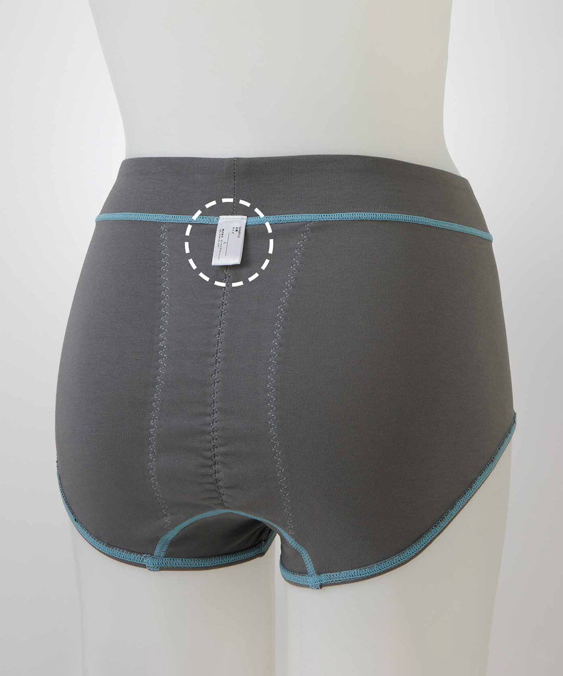 flufeel［フラフィール］|骨盤底筋引き上げサポート 肌当たりも考えた バイカラー綿混ショーツの会|Back　タグは肌に当たらないように外側に付いています。