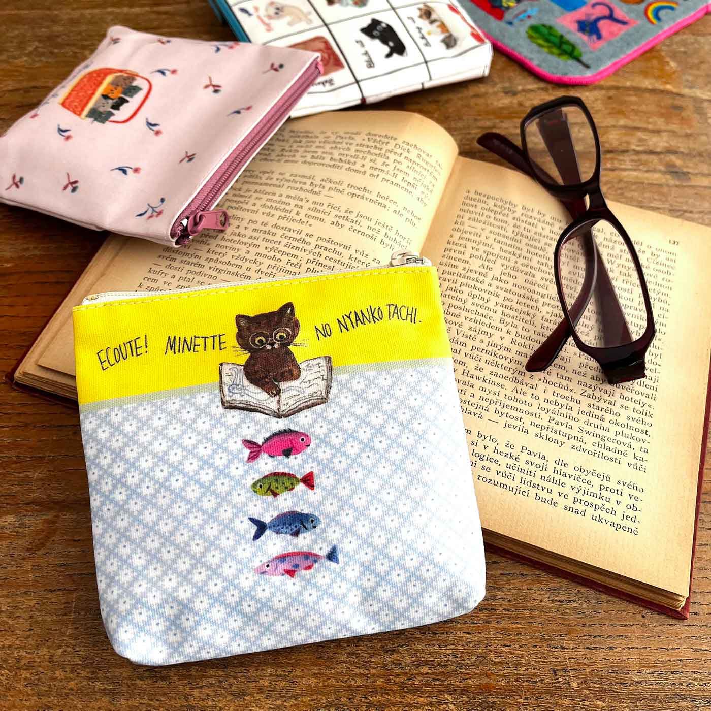 フェリシモの雑貨 Kraso|マリーニモンティー二 ちっちゃくてかわいい２段ポーチ＆タオルハンカチの会|裏面もかわいいのだ。