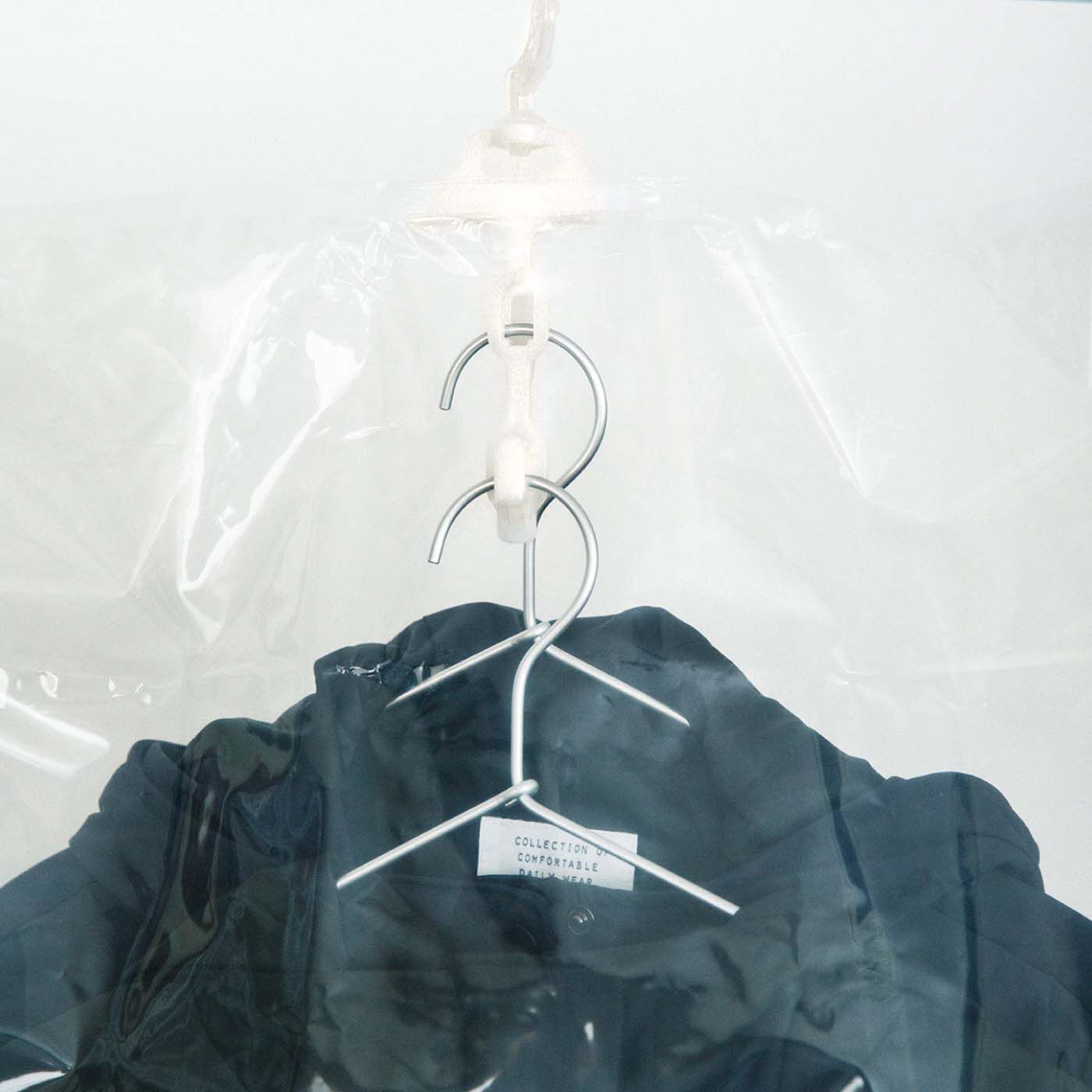 フェリシモの雑貨Kraso［クラソ］|1/d　For Closet ハンガー型圧縮袋の会|2つのフック付きで同時に2着を圧縮！