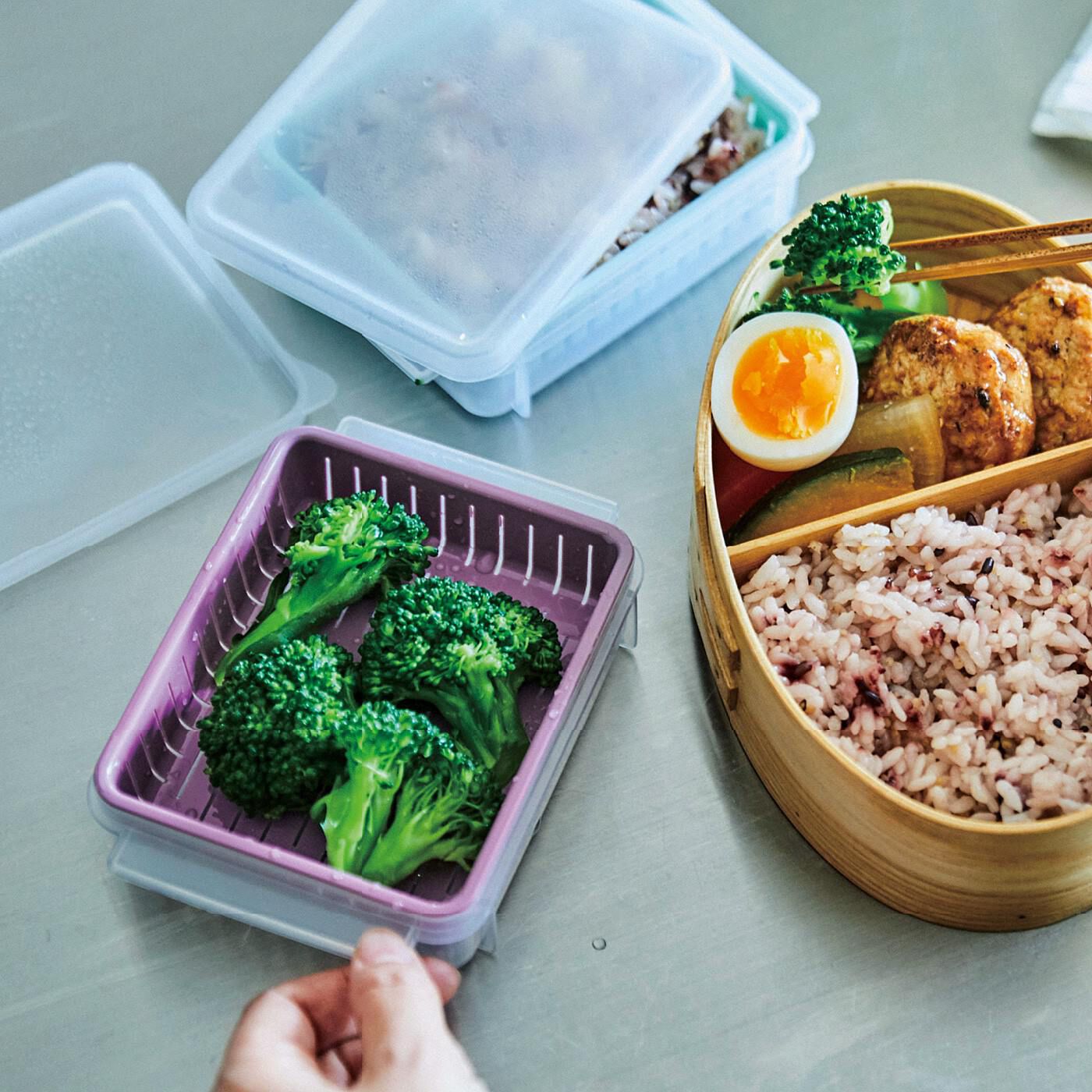 フェリシモの雑貨Kraso［クラソ］|エスキューブキッチンズ　冷凍ご飯もチンしてふっくら ざるが決め手の冷凍レンジ容器の会|野菜の保存や加熱にも便利です。