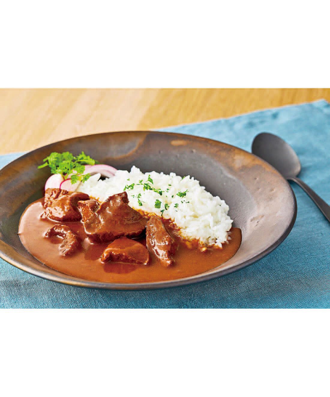 フェリシモの雑貨 Kraso|粗びきスパイスカレー煮込み牛たん缶|※盛り付けはイメージの一例です。