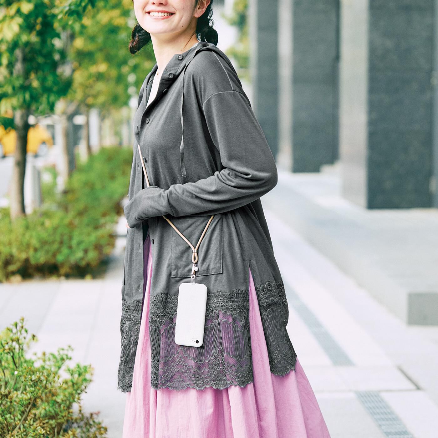 フェリシモの雑貨 Kraso|UP.de　コーデになじむ　さらさら素材がうれしい　たっぷりレースの技ありUVパーカーの会