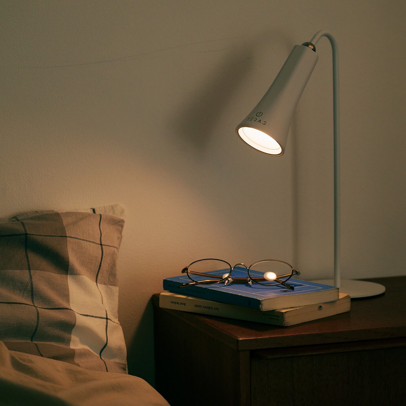 フェリシモの雑貨 Kraso|いざという時は懐中電灯に　２-WAYマグネットLEDライトスタンド