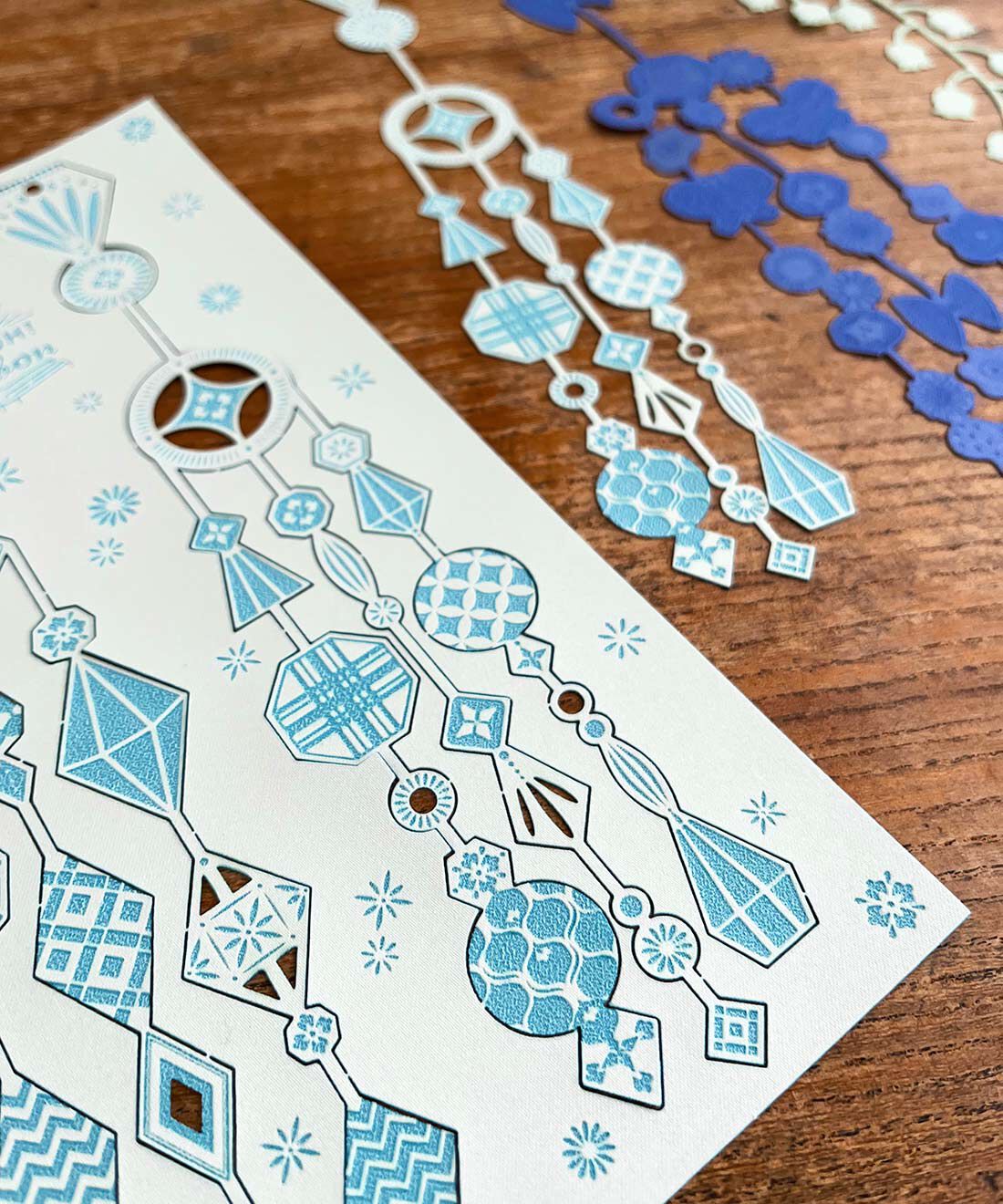 フェリシモの雑貨Kraso［クラソ］|りぼんのしおり「おくれる SEE OH！ Ribbon（しおりぼん）」の会|レーザーカットが生み出す細かな表情、繊細なデザインがスゴイのです。感動もの。