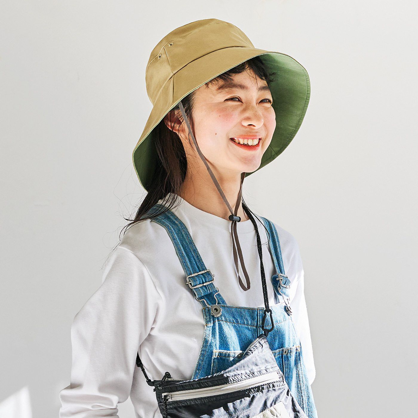 フェリシモの雑貨Kraso［クラソ］|UP.de　木陰気分♪ バイカラーで顔色明るく　遮熱生地使いのつば広ＵＶカット帽子の会