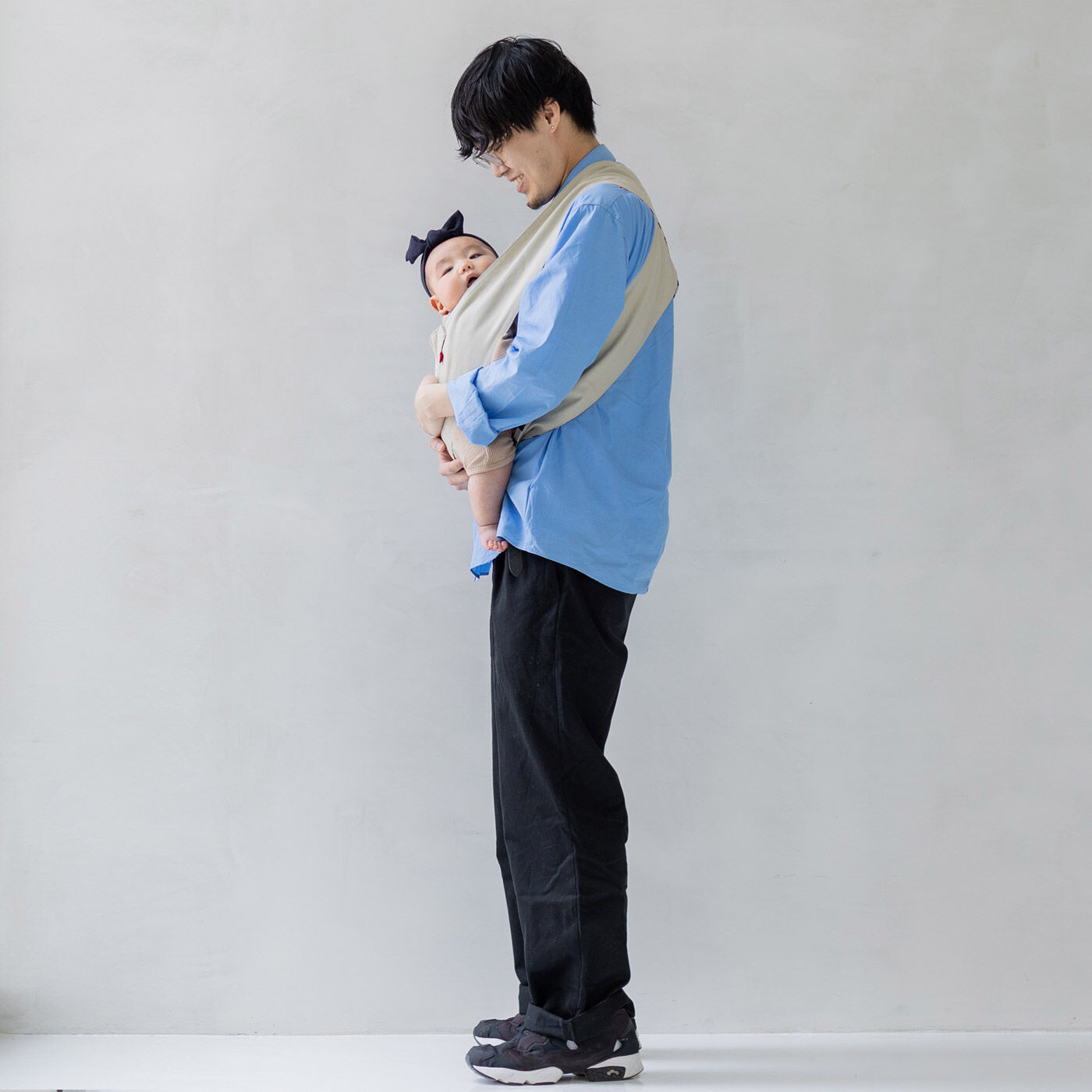 フェリシモの雑貨Kraso［クラソ］|ベーシック抱っこひも　ベージュ×ネイビーボーダー|model:H177　2サイズ着用