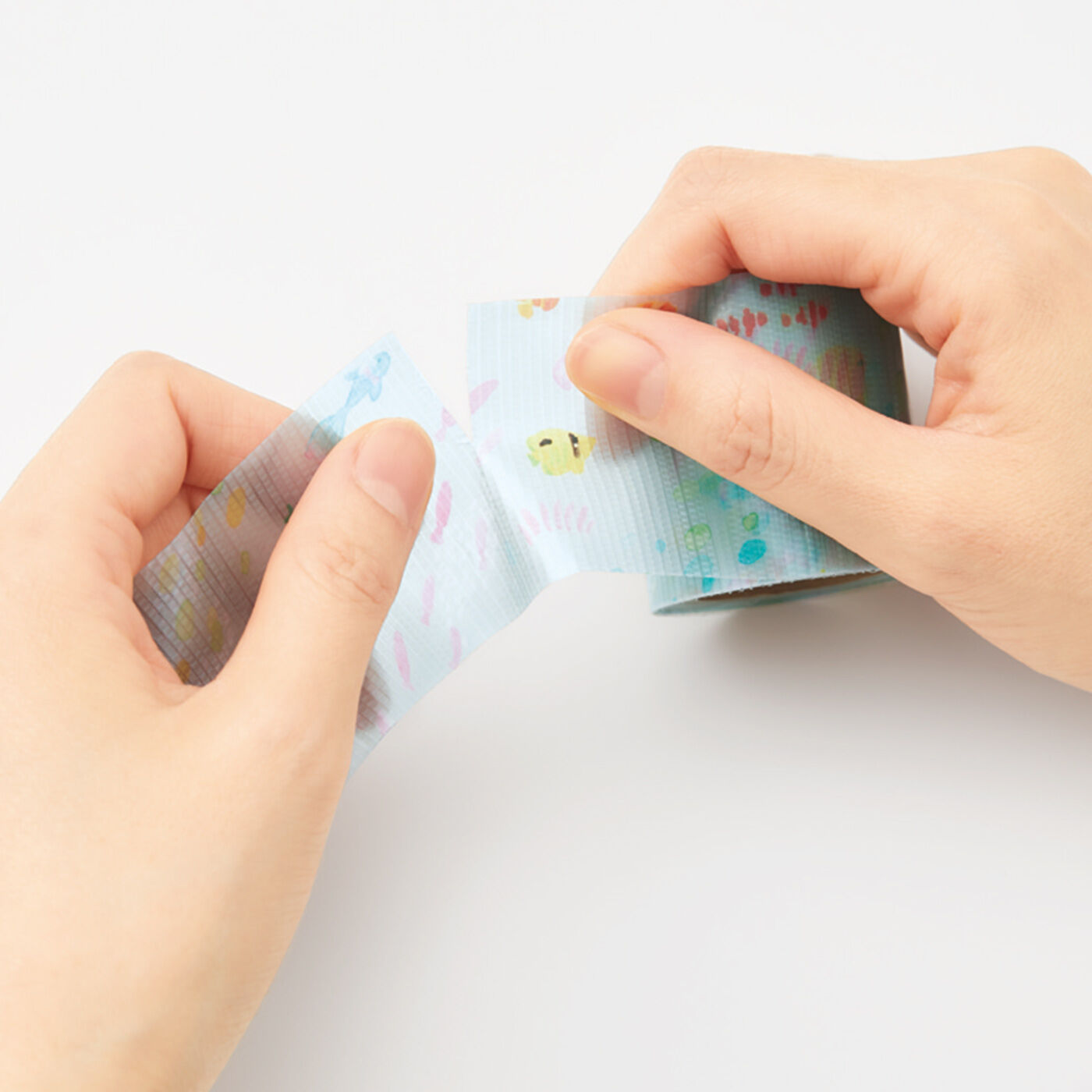 フェリシモの雑貨Kraso［クラソ］|ガラフル　かわいく養生　ピリッとちぎれる　パリつや耐水テープの会|ピリッと手で簡単に切ることができます。