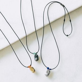 フェリシモの雑貨 Kraso | 着脱簡単　チャームと天然石の磁気ネックレス