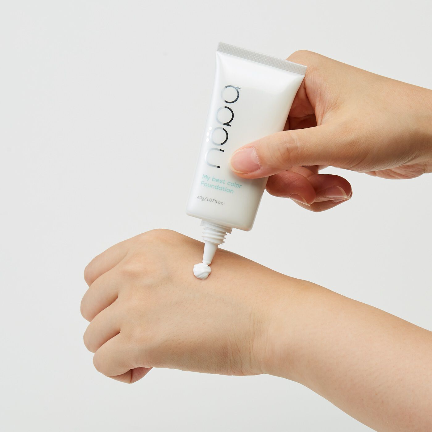 フェリシモの雑貨 Kraso|nopa マイベストカラーファンデーション|適量を手にとり、顔全体にムラなくのばしてください。