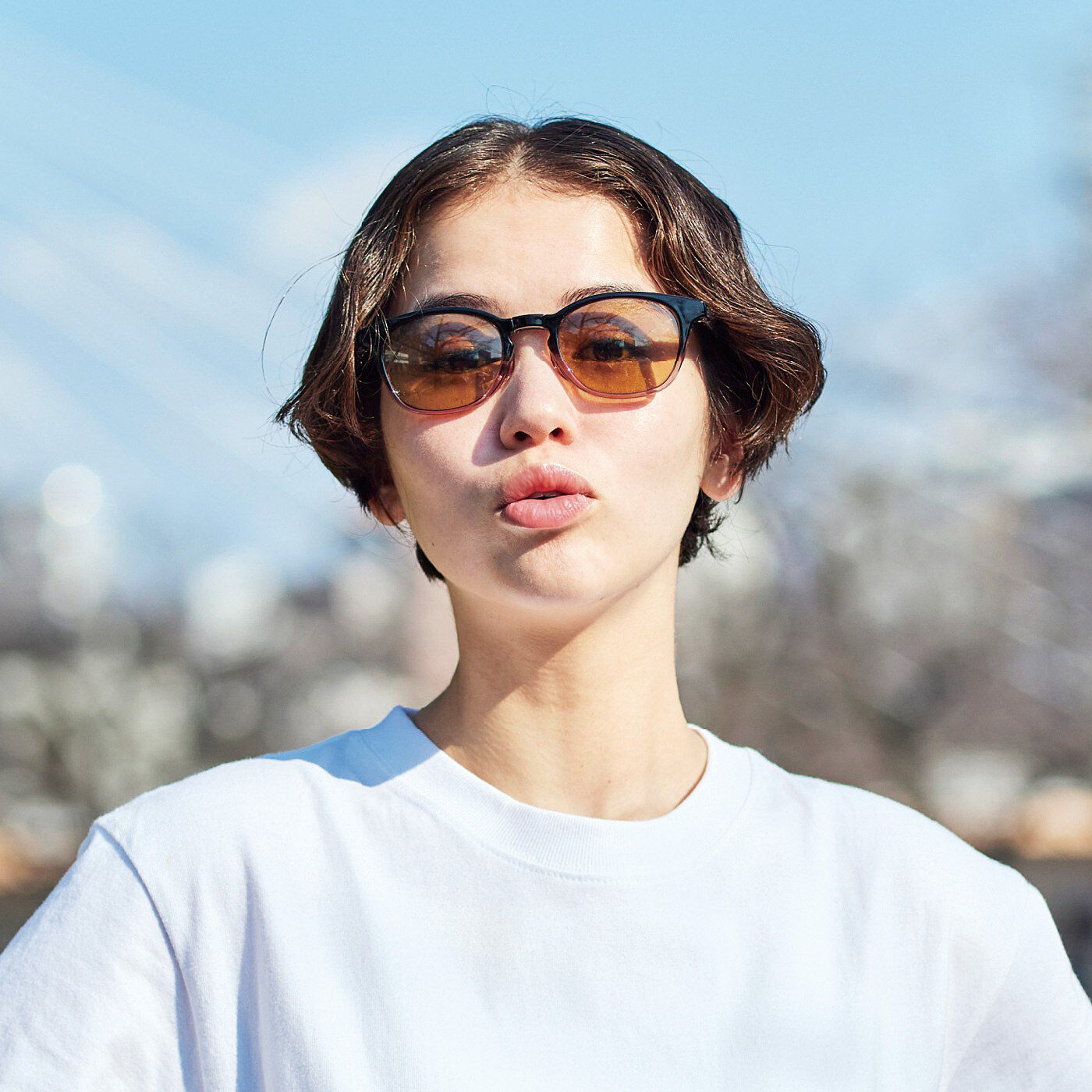 フェリシモの雑貨Kraso［クラソ］|UP.de　アイシャドウみたいに目もとを彩る　グラデーションカラーの手のりサイズにたためる偏光調光UVカットグラスセットの会