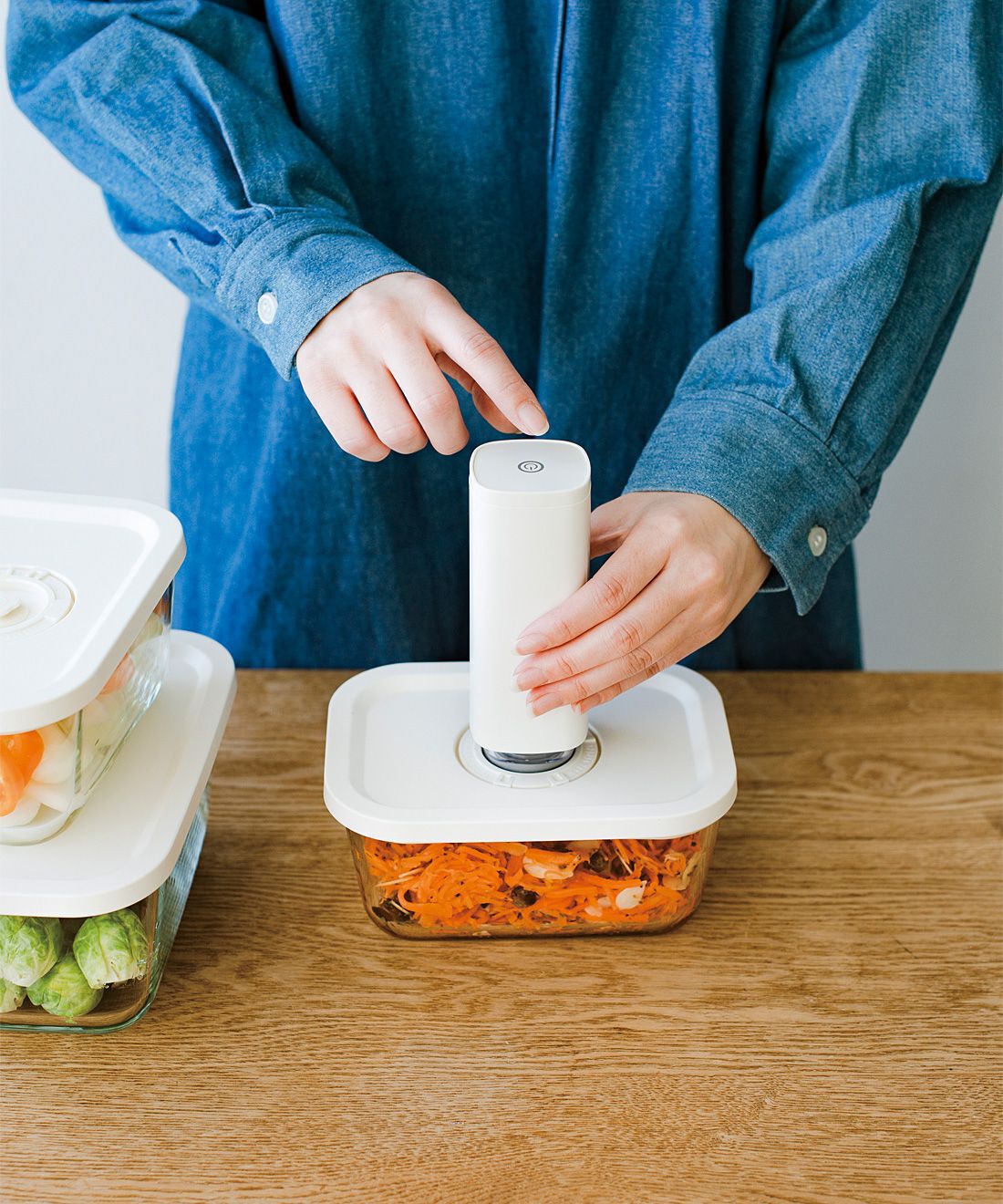 フェリシモの雑貨 Kraso|エスキューブキッチンズ　耐熱ガラスの真空保存容器〈８００ｍｌ〉の会|別売りの自動真空ハンディーポンプで、簡単に空気を抜いて食品の鮮度をキープ。