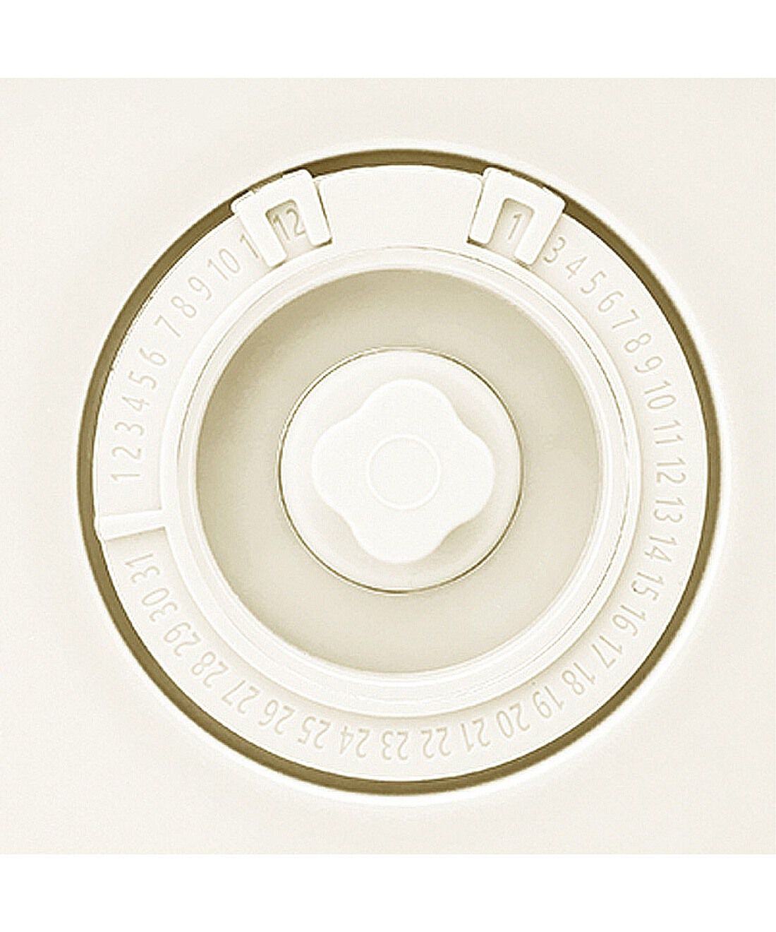 フェリシモの雑貨 Kraso|エスキューブキッチンズ　耐熱ガラスの真空保存容器〈８００ｍｌ〉の会|ふたには保存開始日や期限日を設定できる日付け目盛り付き。