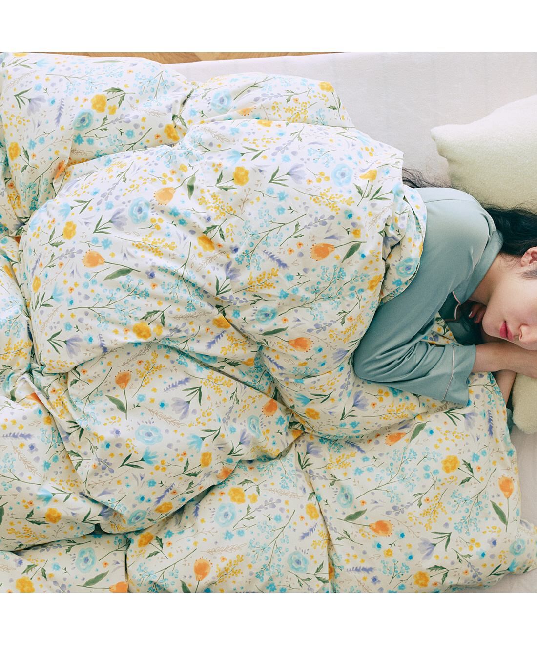 フェリシモの雑貨 Kraso|クーフゥ　クリーン＆ふんわりボリュームで手放せない心地よさ　自然の恵みを大切に使ったリサイクルダウンの合い掛け布団〈シングル〉