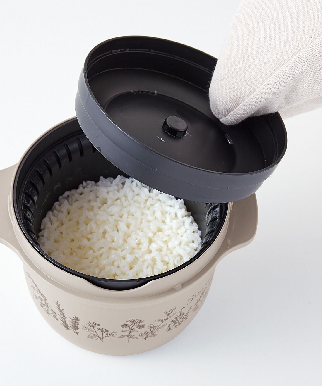 フェリシモの雑貨Kraso［クラソ］|エスキューブキッチンズ　2重容器で蒸気が循環　電子レンジでふっくら炊ける　スチームライスクッカー〈1合用〉|6．10分蒸らしてできあがり。