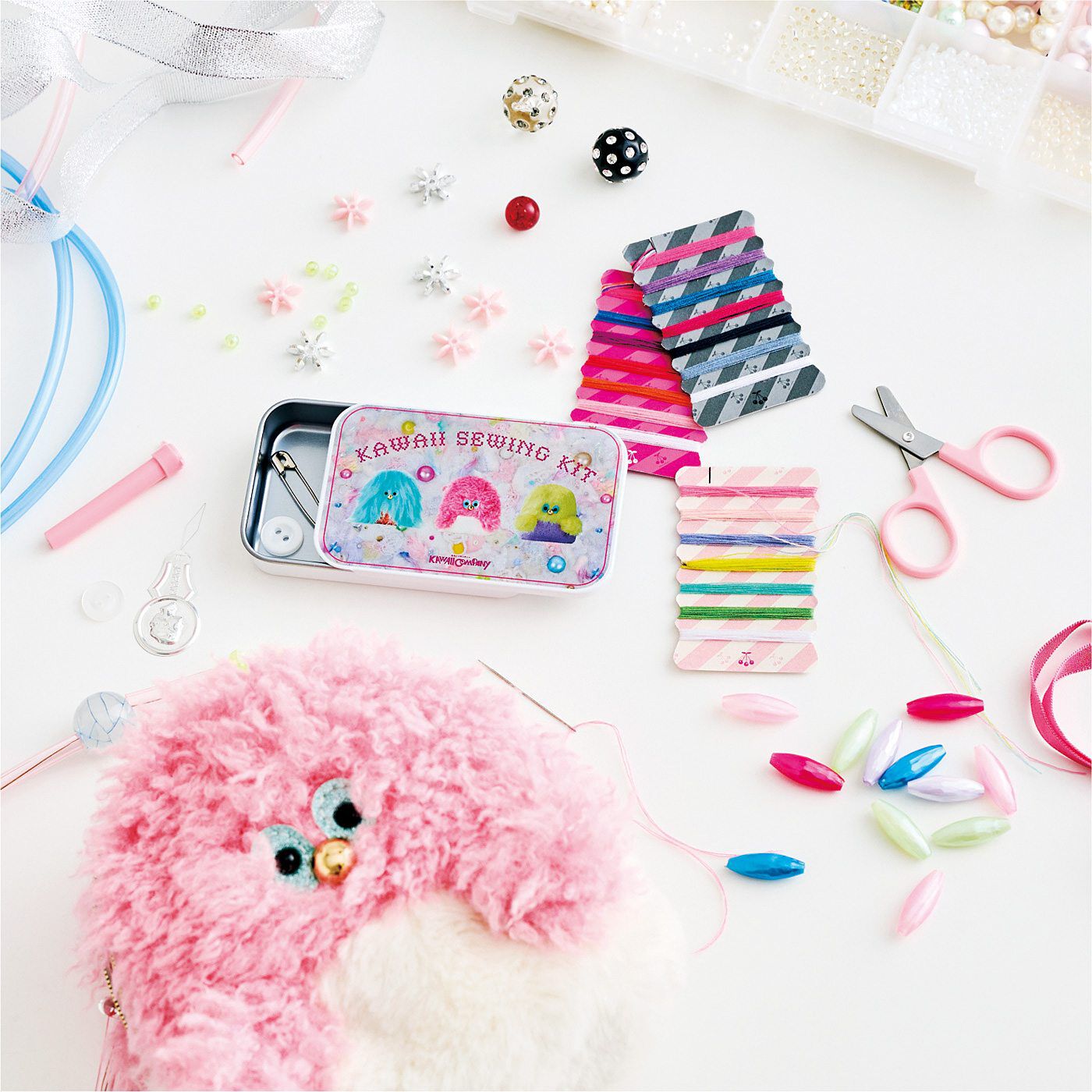 フェリシモの雑貨Kraso［クラソ］|KAWAII COMPANY　１９８３年創業の大阪の町工場で生まれた　小さくてカワイイ　カラフルソーイングセットの会