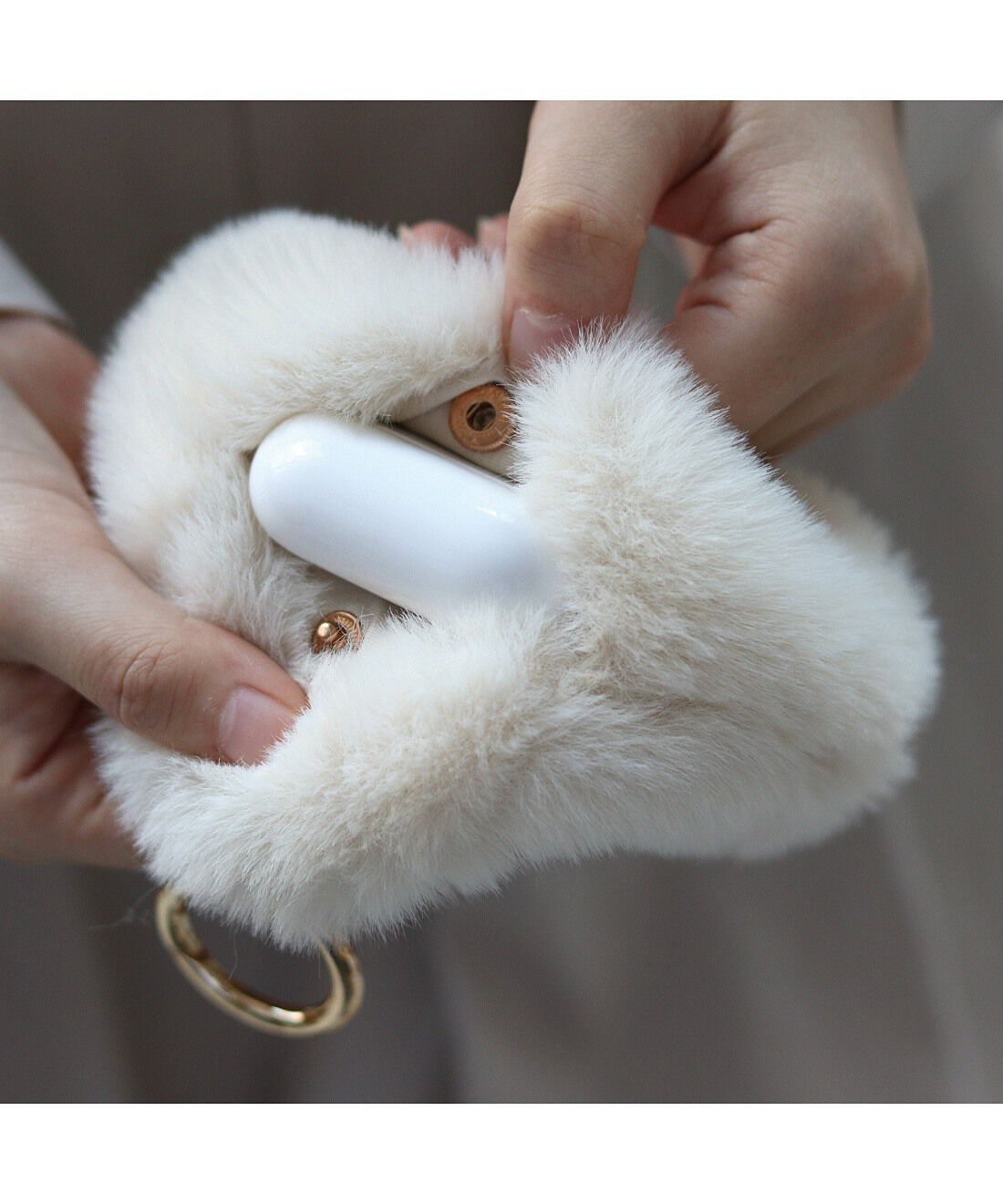 フェリシモの雑貨 Kraso|ヌークス　イエティバッグチャームＬＢＥ|※写真は〈ホワイト〉です。モフモフの毛並みに包まれて、ちょっぴり迷子になりそうなスナップボタン付き。