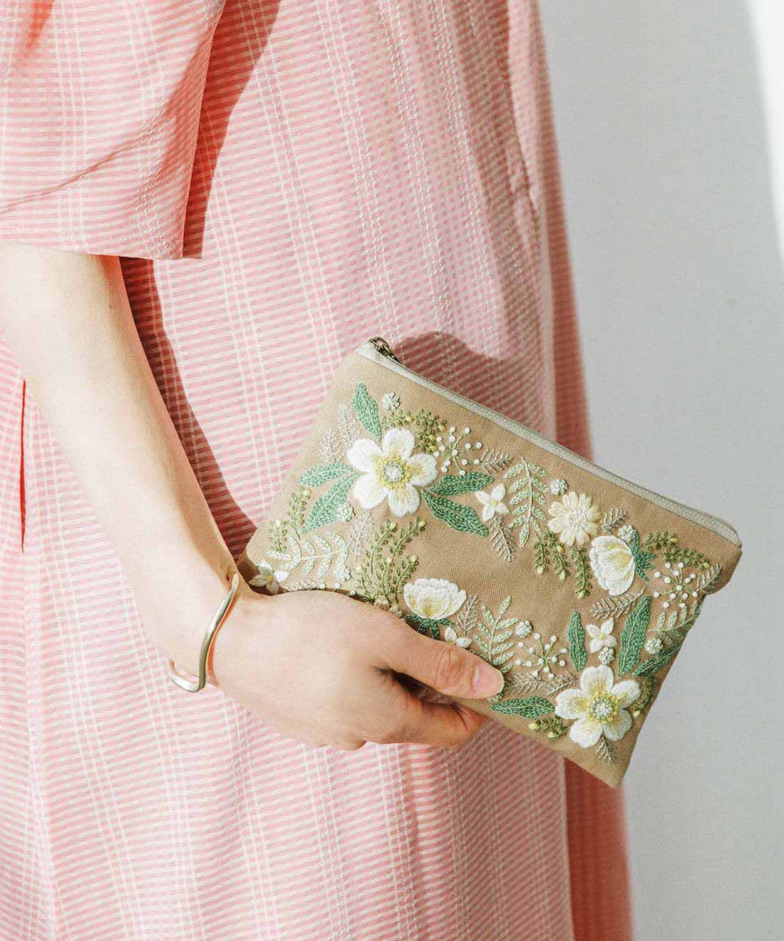 Couturier[クチュリエ]|多彩な色で魅せる豊かな世界 植物をぎゅっと詰め込んだ 刺しゅうポーチの会
