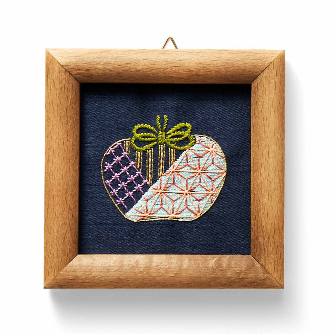 Couturier|【タイプが選べる】日本刺しゅうにあこがれて　絹糸の優美な輝き文様フレーム|33：仕覆文