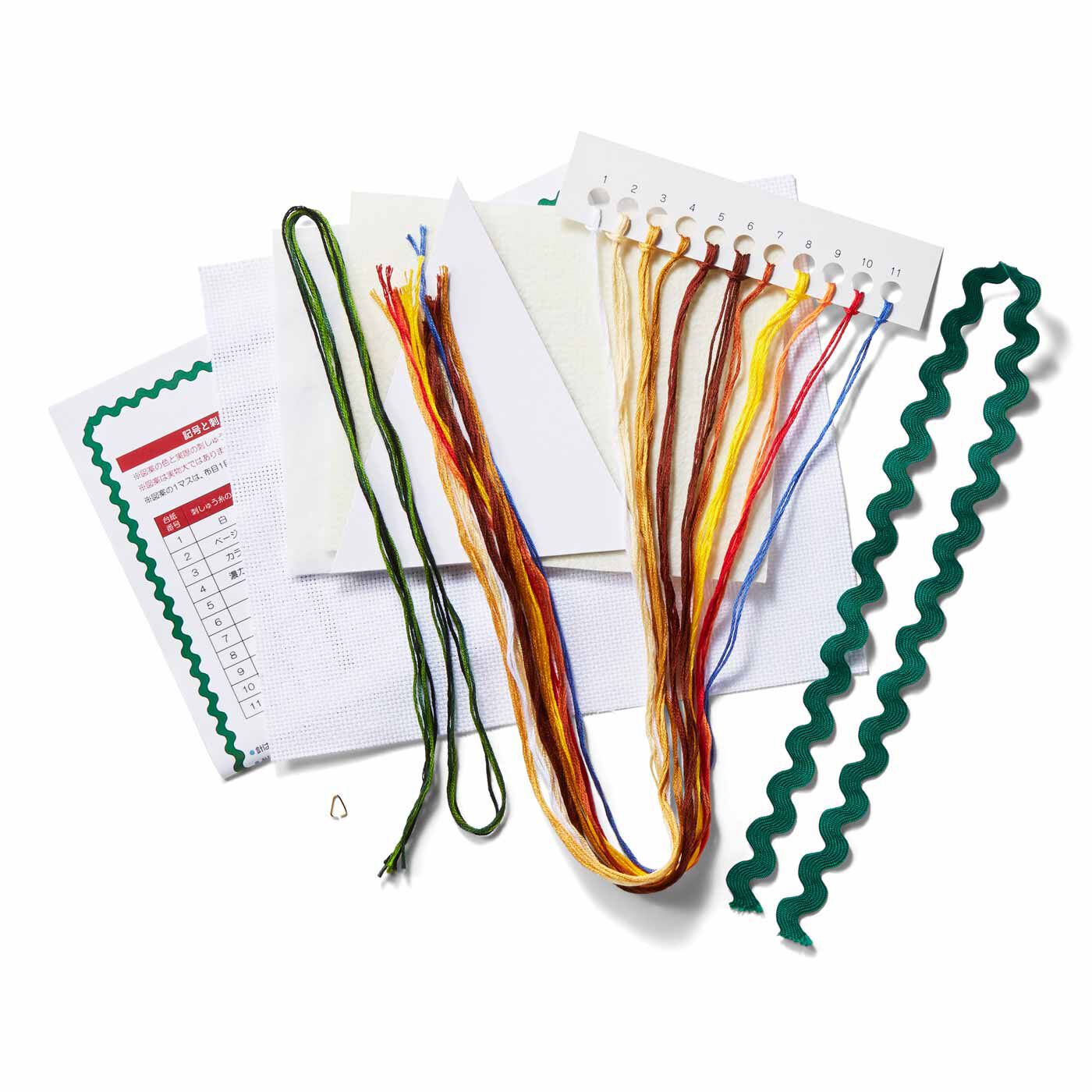 Couturier|【タイプが選べる】動物たちと楽しむクリスマス クロスステッチのトライアングルオーナメント|●1回分のお届けキット例です。