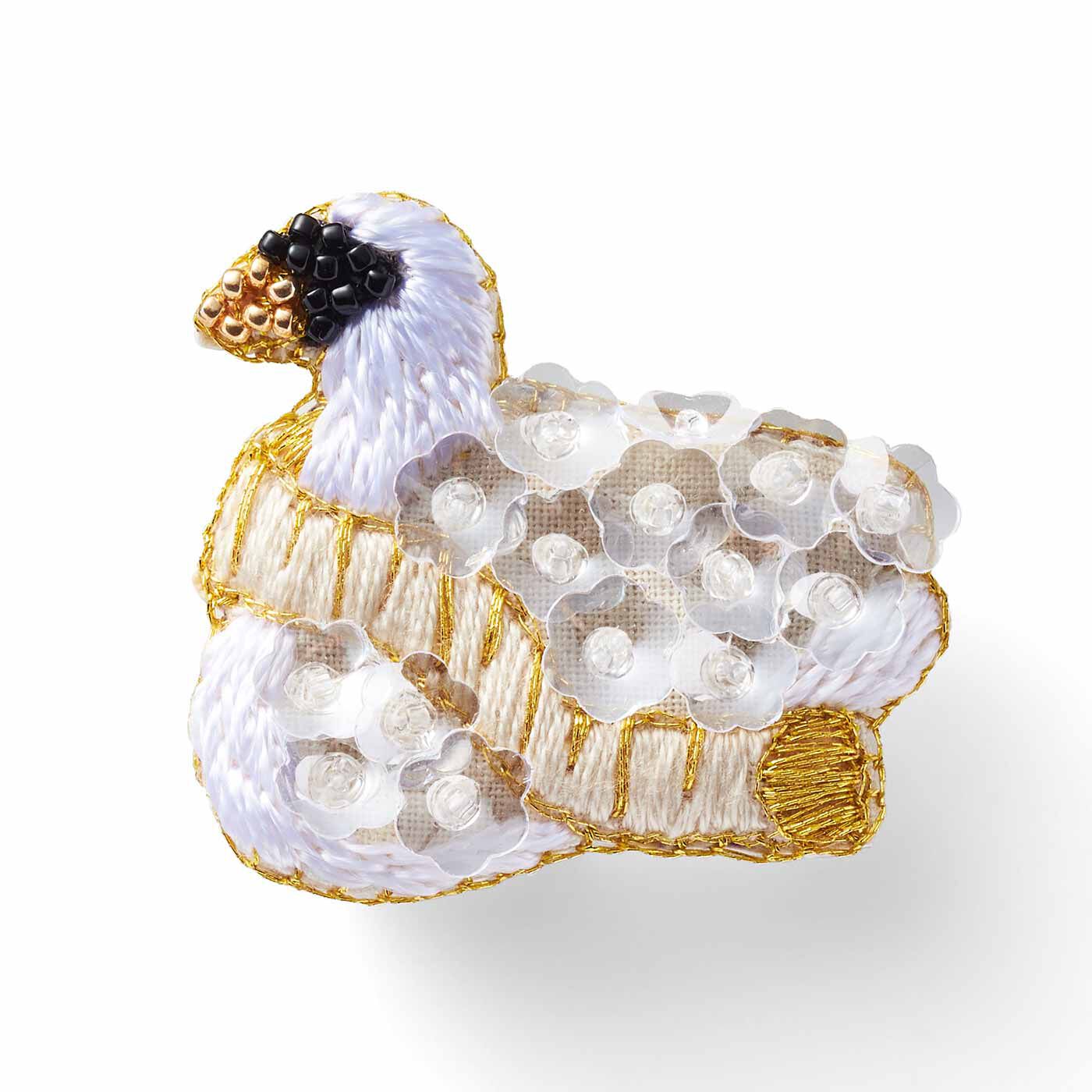 Couturier|【タイプが選べる】動物と糸やツールのたわむれ Cotohaさんの刺しゅうブローチ|タイプ3：Swan×メジャー　できあがりサイズ：縦約3.5cm、横約4cm