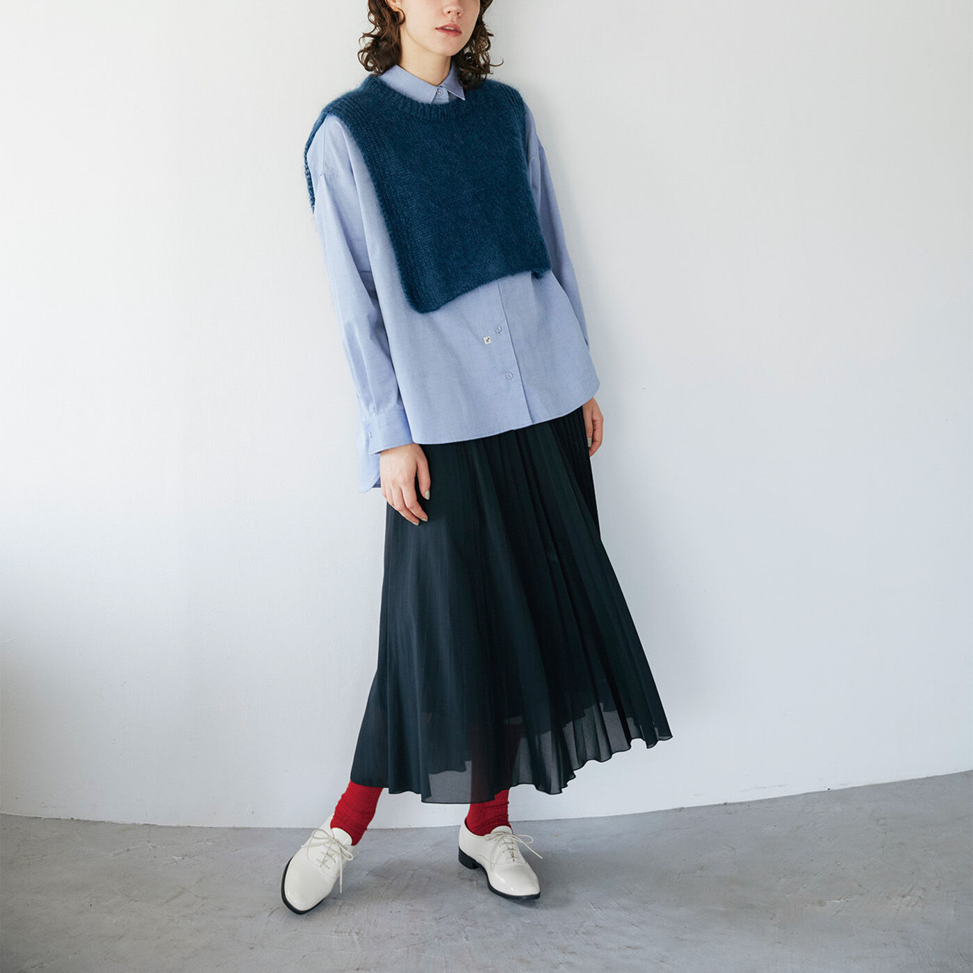 Couturier|ROWAN×amuhibi はじめてさんの「着るもの」シリーズ シルク混モヘアのサイドオープンベスト〈グレー/Lサイズ〉|モデル身長：175cm　着用サイズ：L