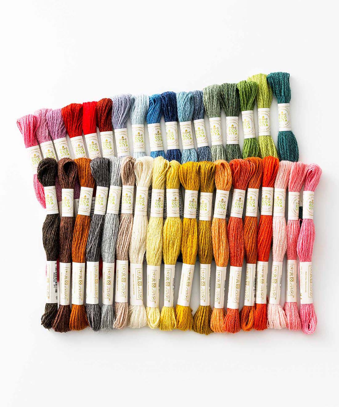 Couturier|ちいさな織り模様でダーニングを楽しむ ウィービングサンプラーの会|天然染色のECO VITA（エコ ヴィータ）を使用 DMC社のウールの刺しゅう糸を1回に5色お届け。全7回で35色がそろいます。