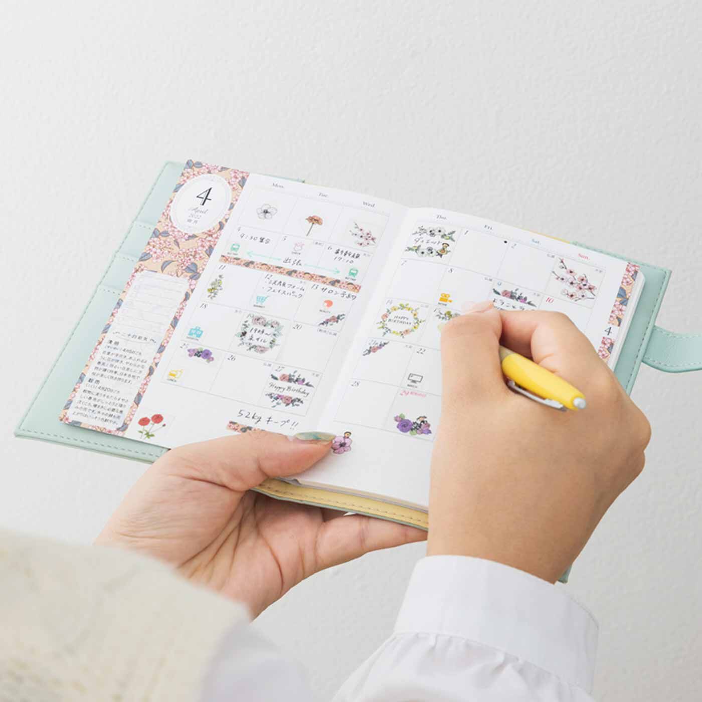 立ったままでも書きやすい 文庫本サイズのスケ帳カバー