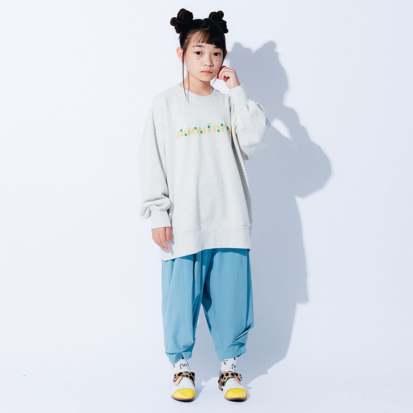 haco!［ハコ］|フラワートレーナー(キッズ)〈オートミール〉